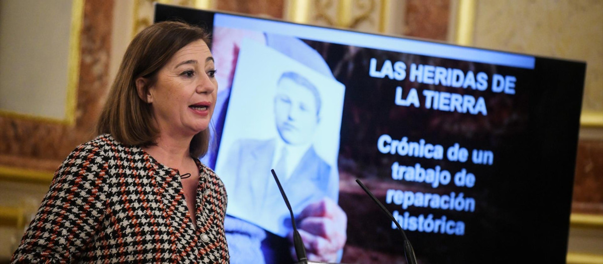 La presidenta del Congreso, Francina Armengol, interviene durante el acto homenaje a víctimas del franquismo, en el Congreso