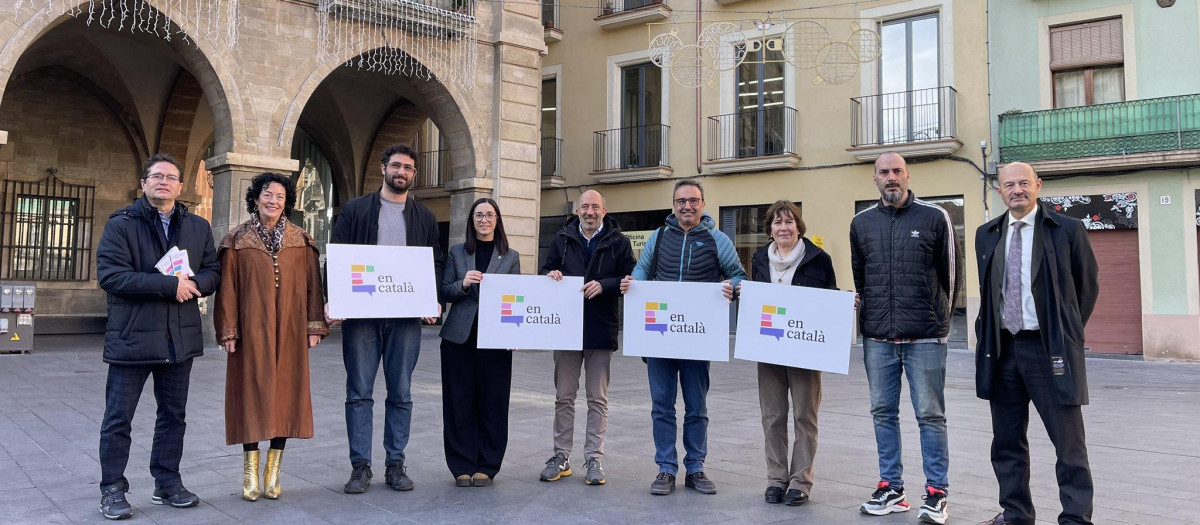 El alcalde de Manresa, Marc Aloy (centro), en la presentación de la campaña