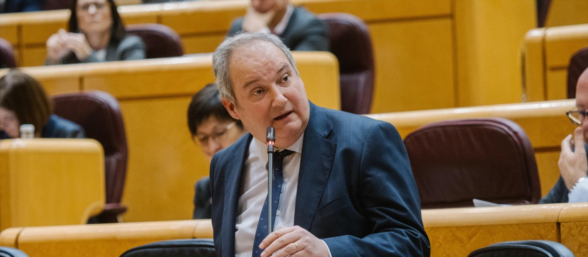 El ministro de Industria y Turismo, Jordi Hereu, en el Pleno del Senado.
REMITIDA / HANDOUT por DAVID LOPEZ VILLALTA
Fotografía remitida a medios de comunicación exclusivamente para ilustrar la noticia a la que hace referencia la imagen, y citando la procedencia de la imagen en la firma
17/12/2024