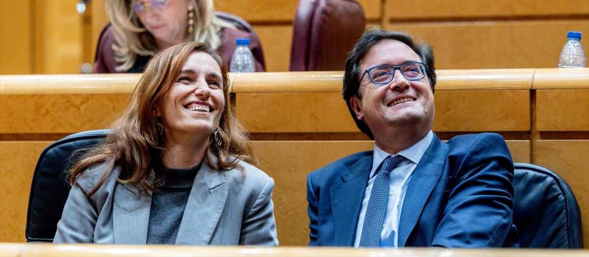 La ministra de sanidad, Mónica García y el ministro de Función Pública, Óscar López