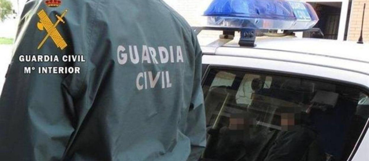 (Foto de ARCHIVO)
Agente de la Guardia Civil.

REMITIDA / HANDOUT por GUARDIA CIVIL
Fotografía remitida a medios de comunicación exclusivamente para ilustrar la noticia a la que hace referencia la imagen, y citando la procedencia de la imagen en la firma
05/11/2024