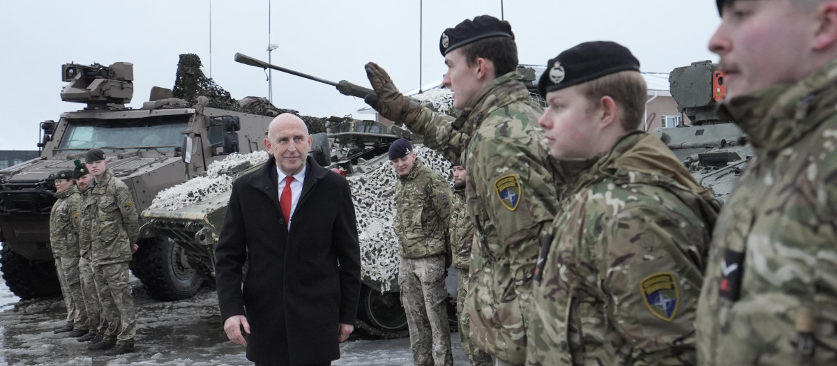 El secretario de Defensa británico, John Healey, en Estonia