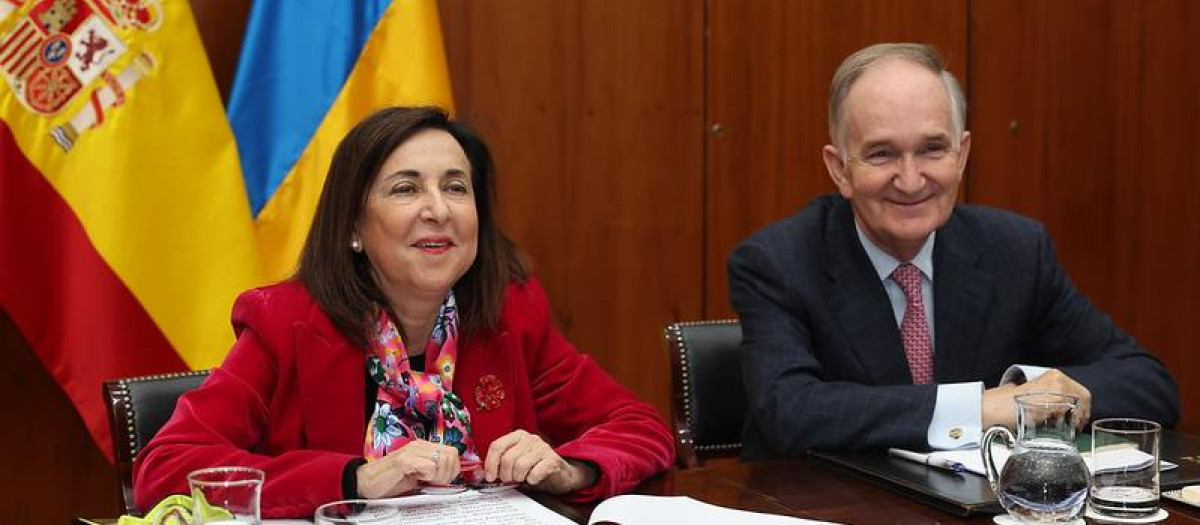 Videoconferencia de la ministra de Defensa, Margarita Robles, y el secretario general de Política de Defensa, almirante Juan Francisco Martínez Núñez, con el ministro de Defensa de Ucrania, Rustem Umerov
