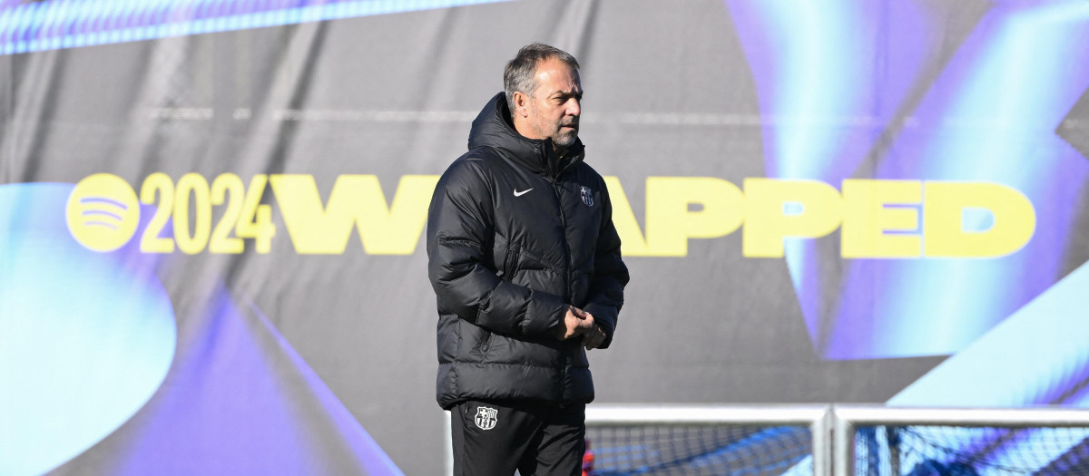 Hansi Flick, durante un entrenamiento con el Barcelona