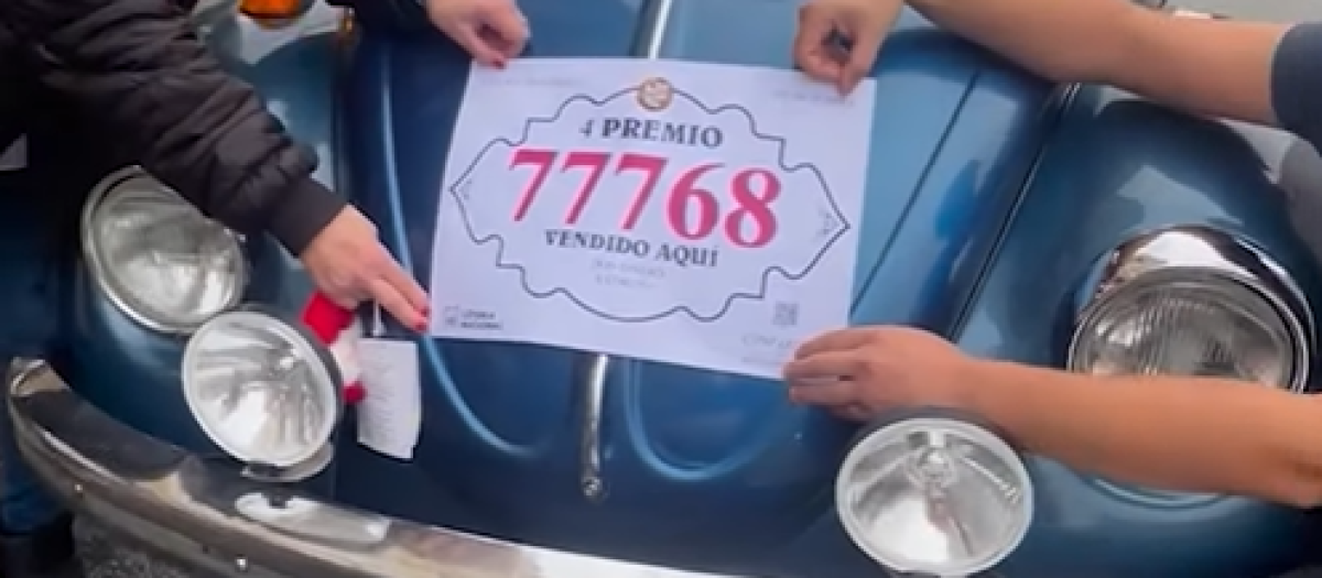 El coche llega con un pan debajo del brazo o de la rueda...