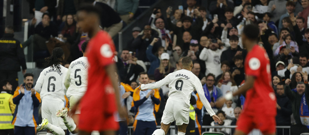 Mbappé celebra el primer gol del Real Madrid ante el Sevilla