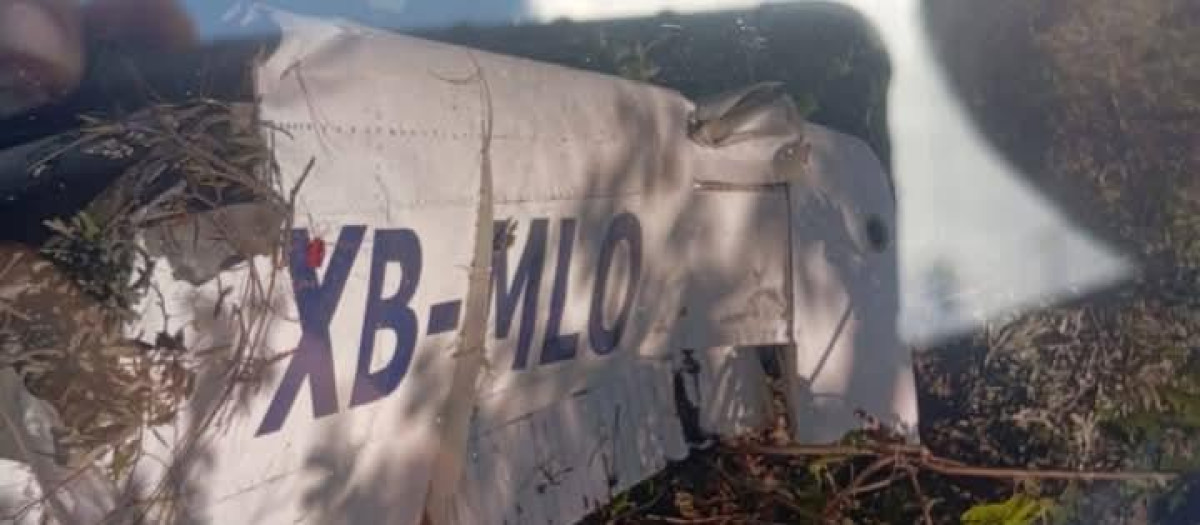 Fragmento de la aeronave de tipo Cessna 207 que se desplomó en el estado de Jalisco, México