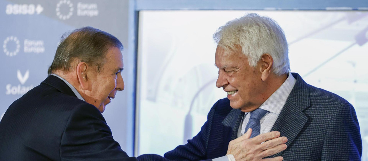 El expresidente del Gobierno, Felipe González, junto al presidente electo venezolano Edmundo González Urrutia