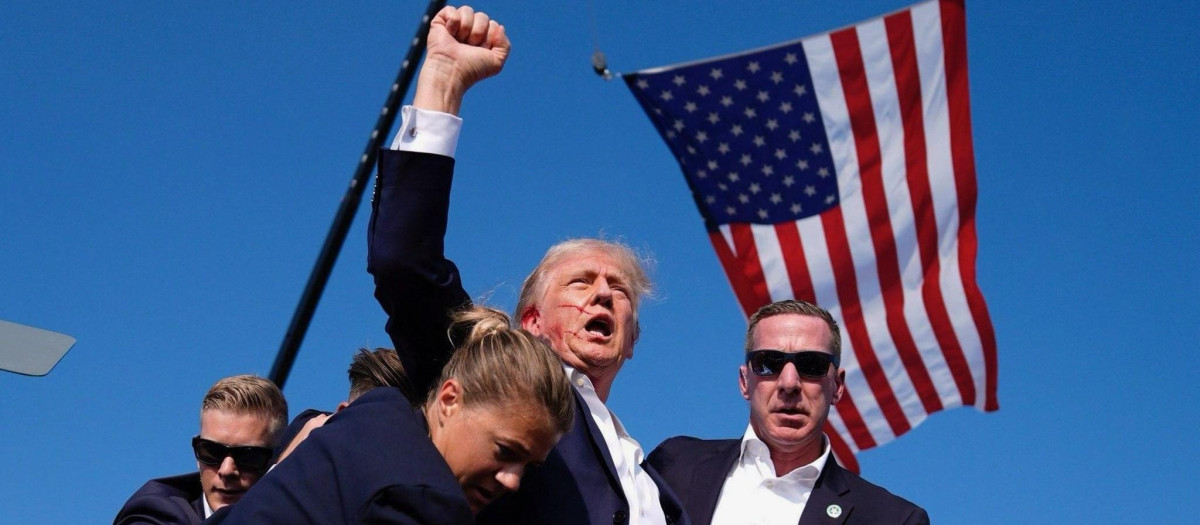 El mundo contuvo el aliento el pasado 13 de julio, cuando el entonces candidato republicano para la Presidencia de Estados Unidos, Donald Trump, fue víctima de un intento de asesinato durante un mitin en Butler, Pensilvania. Un leve y fortuito movimiento de cabeza fue lo que marcó la diferencia entre la vida y la muerte. La bala rozó la oreja derecha de Trump, causando una leve herida. El tirador, identificado como Thomas Matthew Crooks, un joven de tan solo 20 años, fue abatido en el lugar de los hechos