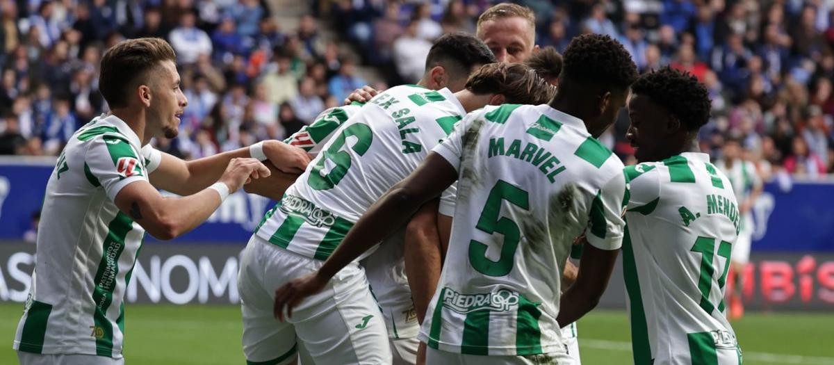 El Córdoba CF celebra un gol