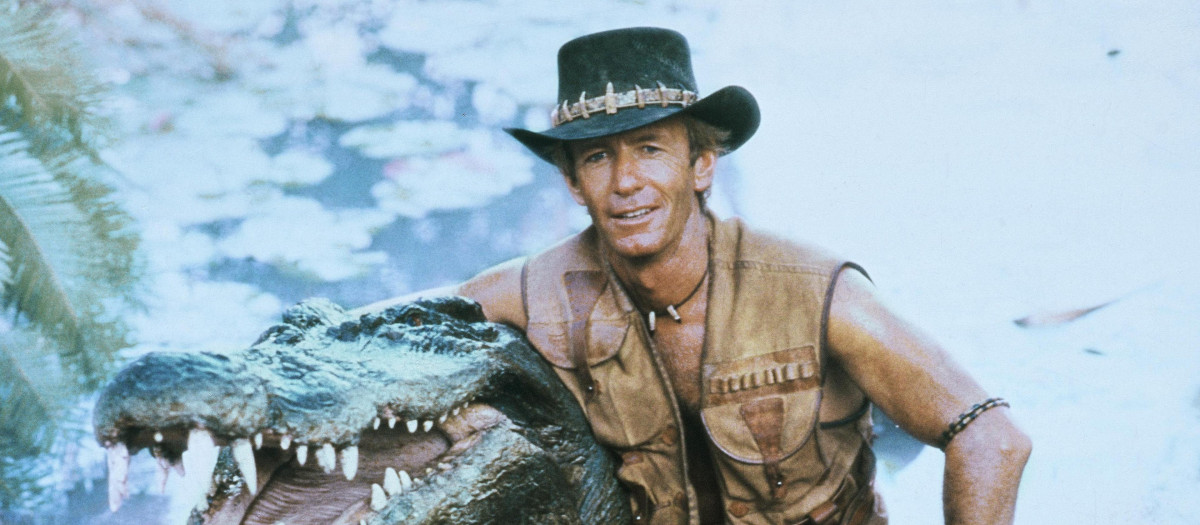 Paul Hogan, junto a Burt, el cocodrilo de la película Cocodrilo Dundee