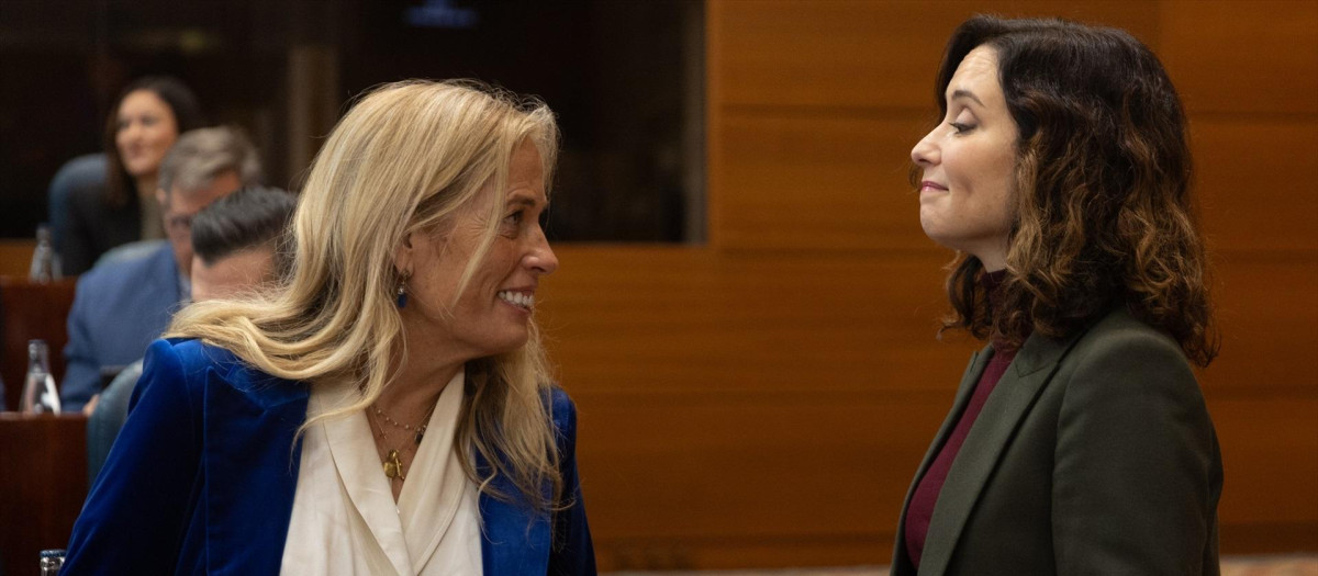La consejera de Economía, Hacienda y Empleo, Rocío Albert, y la presidenta de la Comunidad de Madrid, Isabel Díaz Ayuso