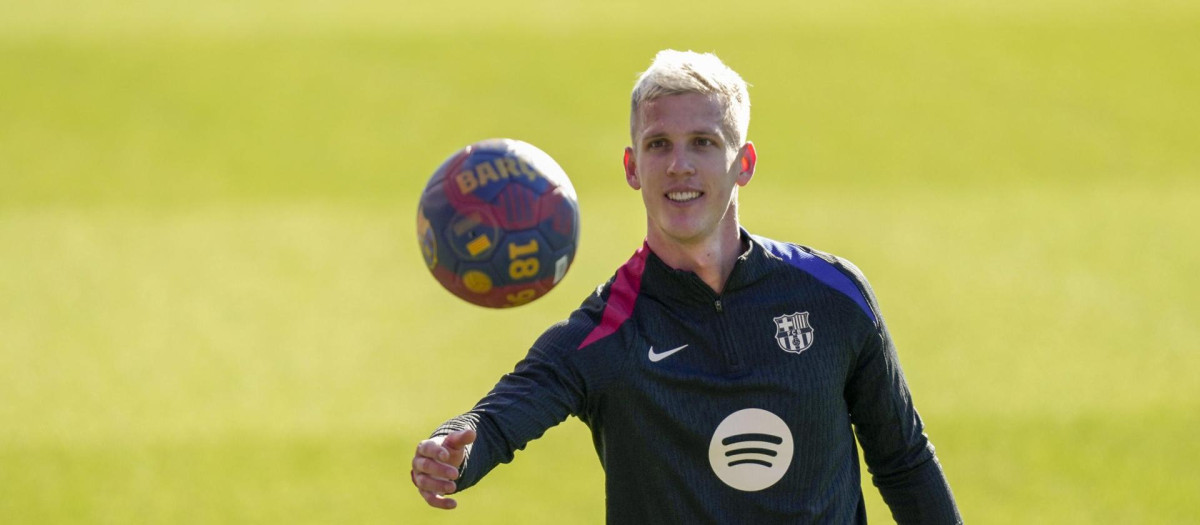 Dani Olmo durante el entrenamiento del primer equipo del FC Barcelona