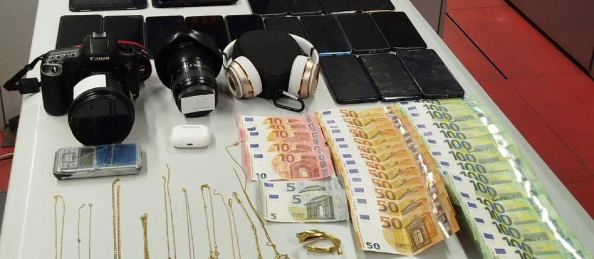 Parte del botín sustraído por los dos detenidos