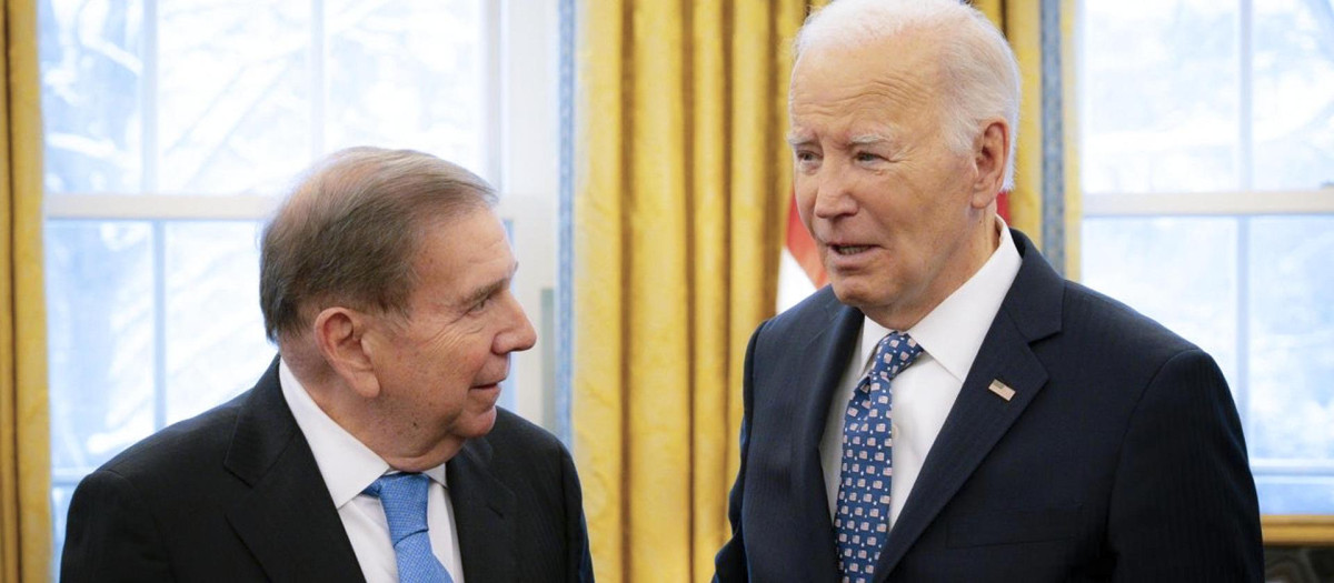El líder opositor venezolano Edmundo González Urrutia durante una reunión con el presidente de los Estados Unidos, Joe Biden, en la Casa Blanca
