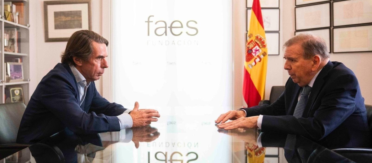 El expresidente del Gobierno José María Aznar se reúne con el candidato opositor Edmundo González