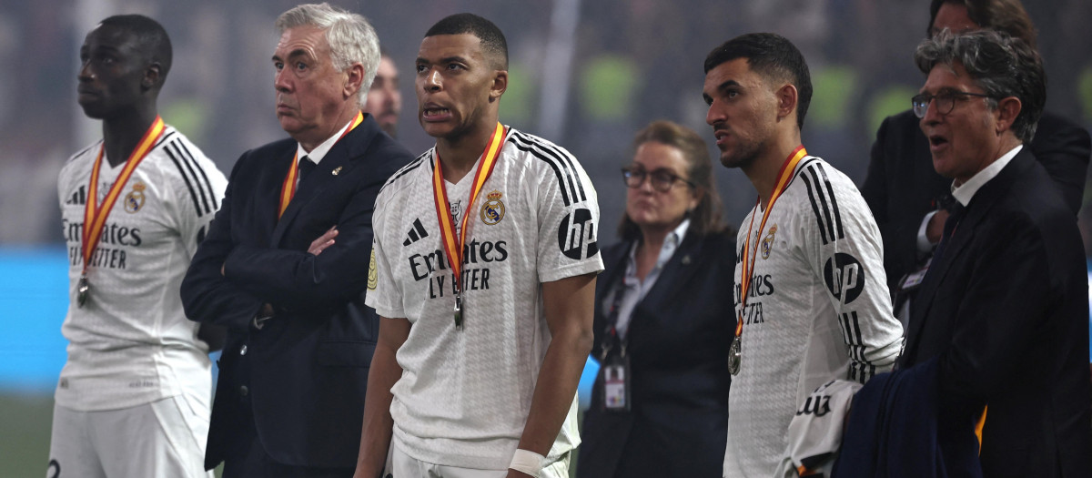 El Real Madrid se lamenta tras perder la final de la Supercopa de España