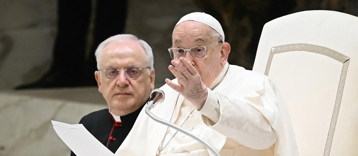 Pope Francis addresses the pilgrims as he leads the weekly general audience in Paul VI hall at the Vatican on January 15, 2025. (Photo by Filippo MONTEFORTE / AFP)