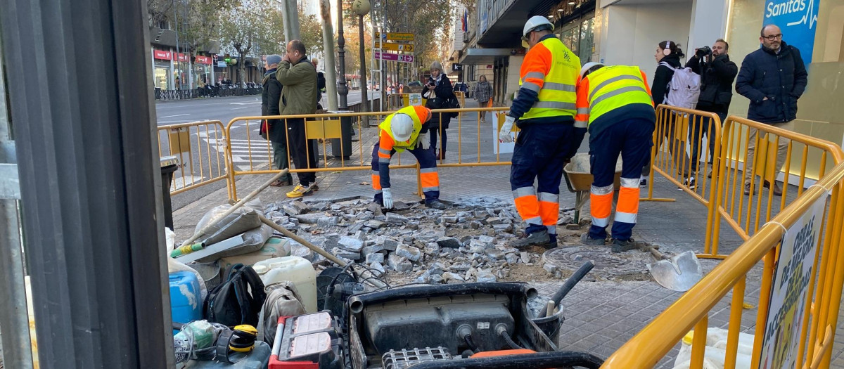 Obra de los itinerarios peatonales en Ronda de los Tejares