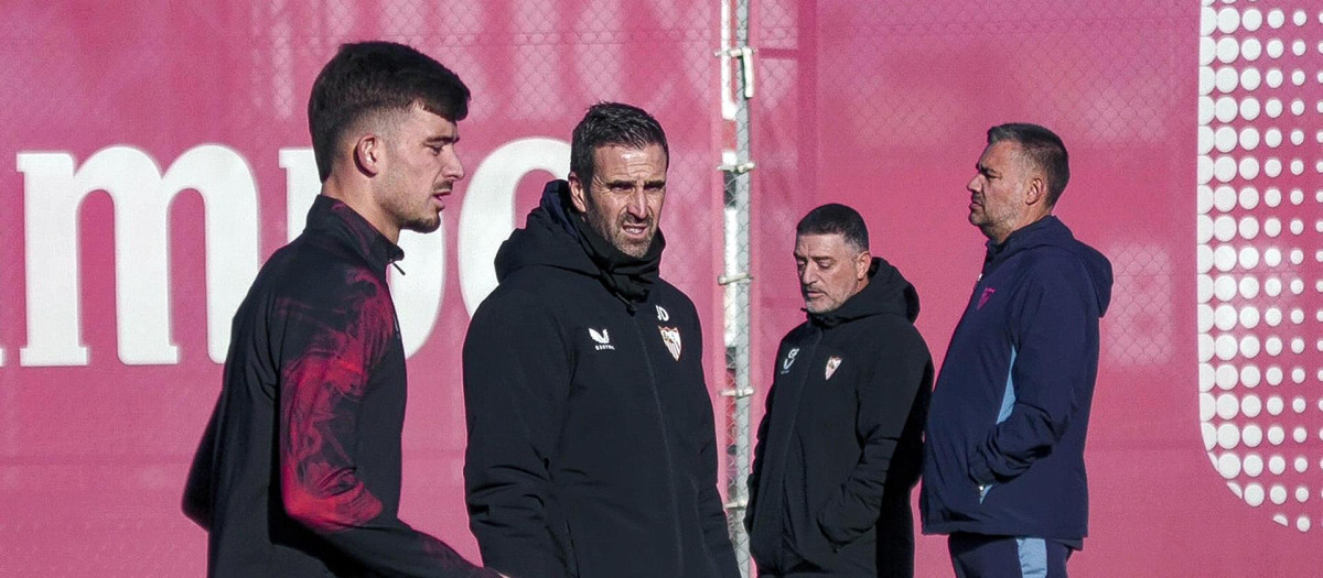 Kike Salas durante el entrenamiento este martes con su equipo, el Sevilla