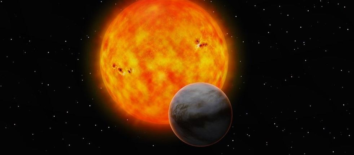 Representación artística de GJ 1214 b pasando frente a su estrella anfitriona. El “método de tránsito” permite estudiar un exoplaneta observando qué longitudes de onda de luz se atenúan cuando la luz de la estrella pasa a través de la atmósfera.

REMITIDA / HANDOUT por NAOJ
Fotografía remitida a medios de comunicación exclusivamente para ilustrar la noticia a la que hace referencia la imagen, y citando la procedencia de la imagen en la firma
15/1/2025