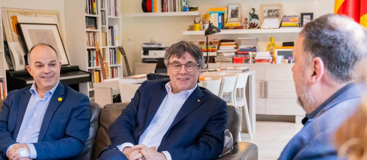 Jordi Turull y Carles Puigdemont, en la reunión con ERC en Waterloo