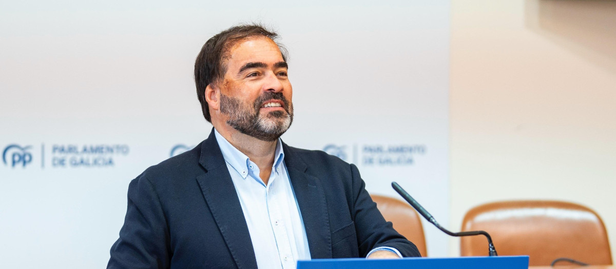 El portavoz del PP en el Parlamento gallego, Alberto Pazos Couñago