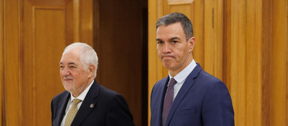 El presidente del Tribunal Constitucional, Cándido Conde-Pumpido y el presidente del Gobierno, Pedro Sánchez