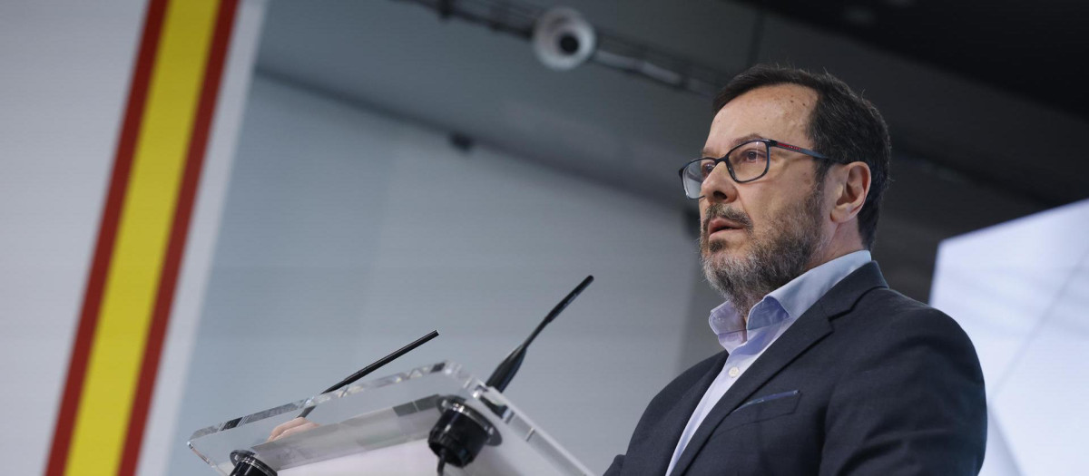 El portavoz de Vox, José Antonio Fúster, durante la rueda de prensa de este lunes