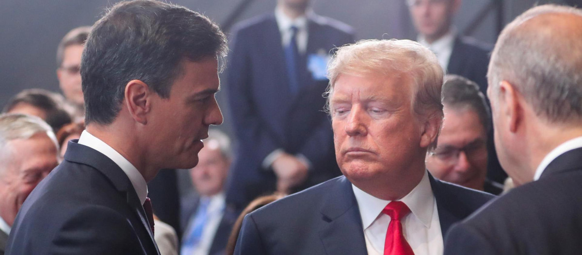 Pedro Sánchez con Donald Trump, cuando coincidieron en 2018 durante un acto de la OTAN