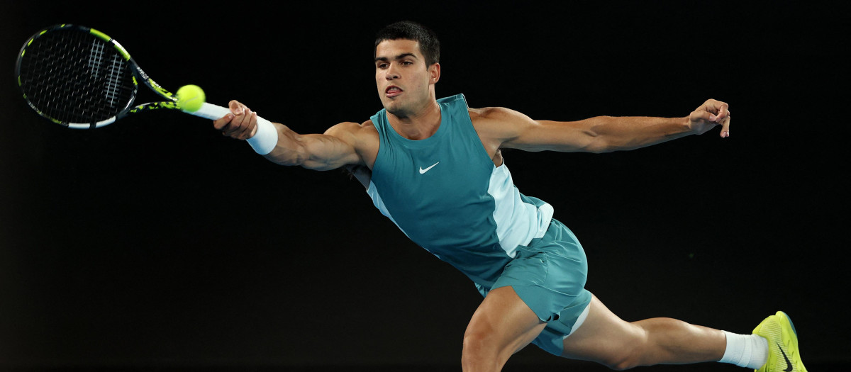 Carlos Alcaraz, durante el partido ante Djokovic en el Open de Australia