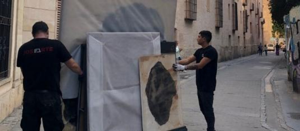 Traslado de obras de artes rescatadas de las inundaciones en Valencia