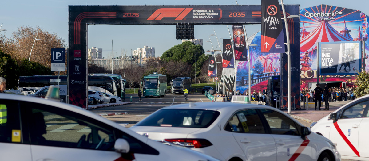 (Foto de ARCHIVO)
Arco de salida que tendrá el Gran Premio de España de Fórmula 1, en IFEMA Madrid, a 5 de diciembre de 2024, en Madrid (España). Madrid organizará el Gran Premio de España de Fórmula 1 desde 2026 y hasta 2035, por lo que el Mundial de la mayor competición del automovilismo volverá a la capital española más de 40 años después. El anteproyecto del concepto del circuito contará con una longitud de 5,474 km, 20 curvas y una vuelta de clasificación de 1 minuto y 32 segundos. El trazado utilizará los viales de IFEMA Madrid, tanto del recinto actual como los futuros de la parcela de Valdebebas.

Alberto Ortega / Europa Press
05 DICIEMBRE 2024;IFEMA;FÓRMULA 1;F1;MADRID;COMPETICIÓN;CARRERAS;COCHES;
05/12/2024