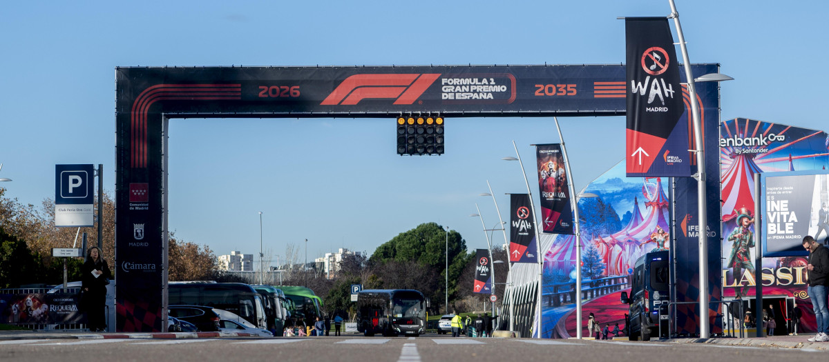 (Foto de ARCHIVO)
Arco de salida que tendrá el Gran Premio de España de Fórmula 1, en IFEMA Madrid, a 5 de diciembre de 2024, en Madrid (España). Madrid organizará el Gran Premio de España de Fórmula 1 desde 2026 y hasta 2035, por lo que el Mundial de la mayor competición del automovilismo volverá a la capital española más de 40 años después. El anteproyecto del concepto del circuito contará con una longitud de 5,474 km, 20 curvas y una vuelta de clasificación de 1 minuto y 32 segundos. El trazado utilizará los viales de IFEMA Madrid, tanto del recinto actual como los futuros de la parcela de Valdebebas.
Alberto Ortega / Europa Press
05 DICIEMBRE 2024;IFEMA;FÓRMULA 1;F1;MADRID;COMPETICIÓN;CARRERAS;COCHES;
05/12/2024