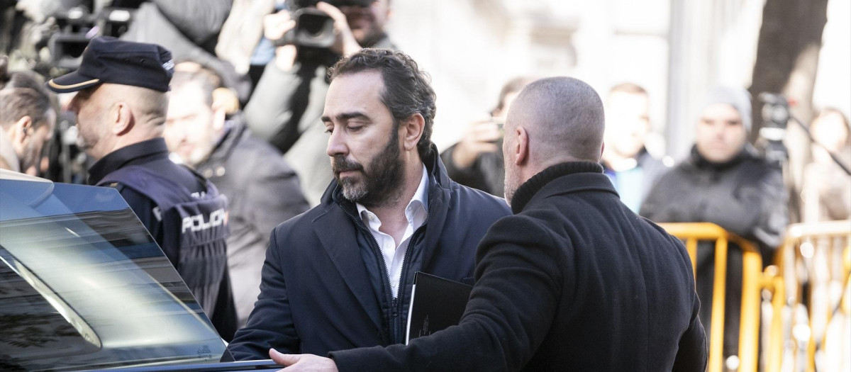El empresario Víctor de Aldama en la puerta del Supremo