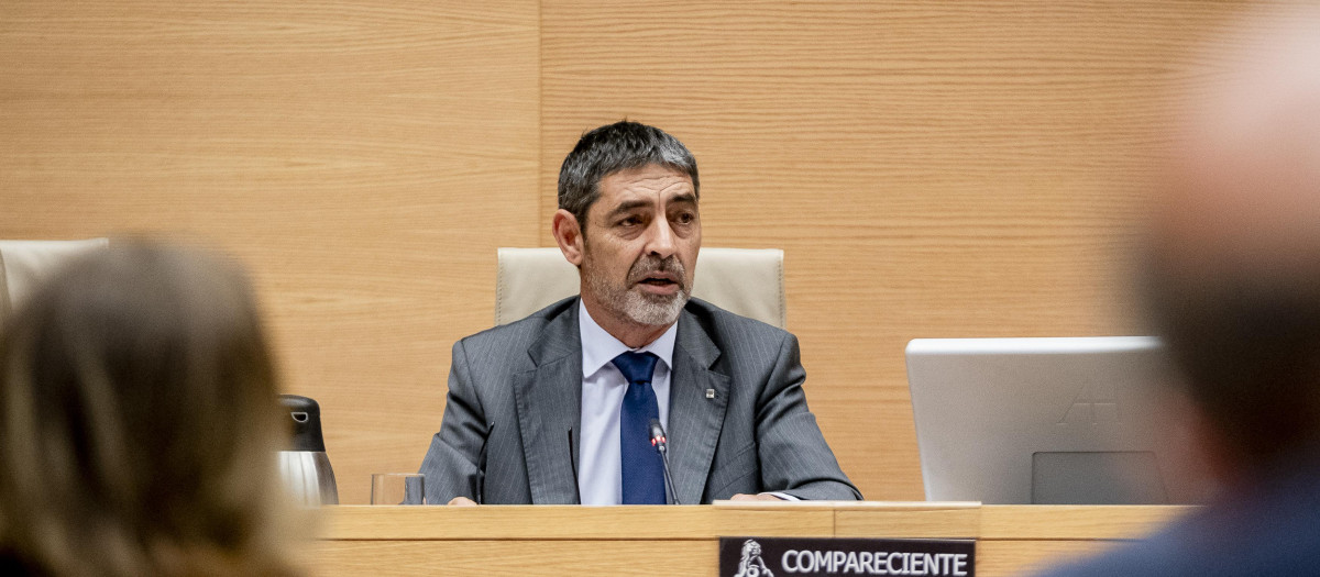 El mayor de los Mossos d'Esquadra en el momento de los hechos, Josep Lluís Trapero, comparece en la Comisión de Investigación del Senado sobre el 17-A
