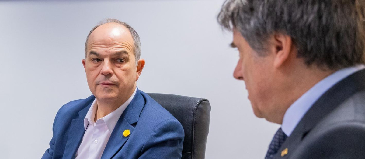 El secretario general de Junts, Jordi Turull, en una reunión con Carles Puigdemont, en una imagen de archivo