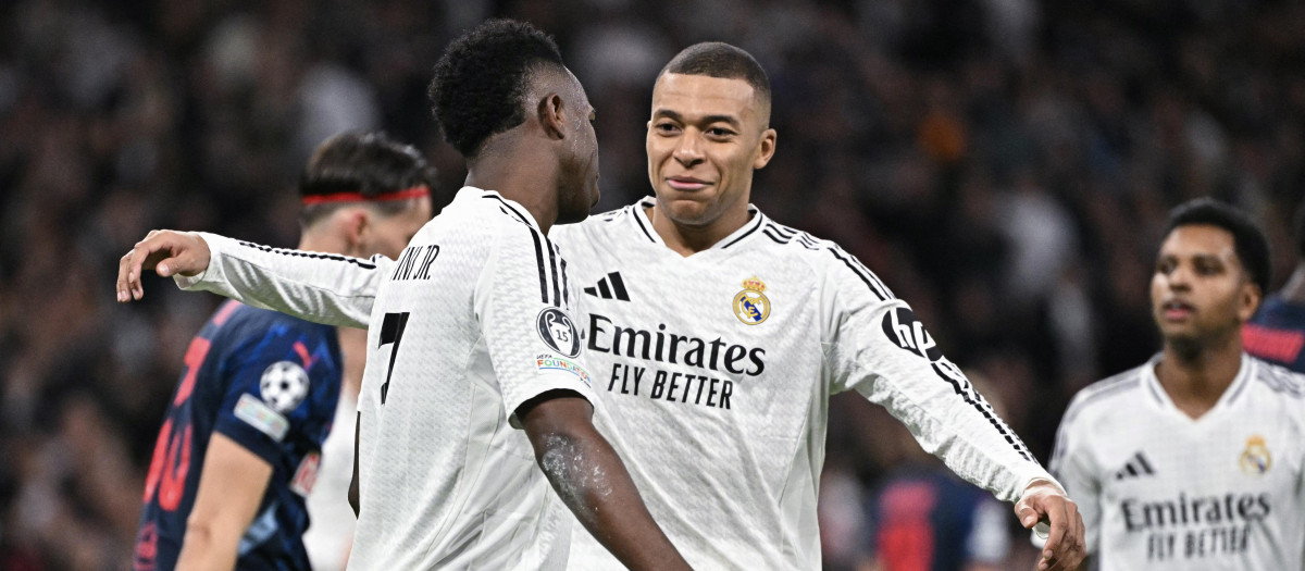 Mbappé y Vinicius celebran uno de los goles ante el Salzburgo