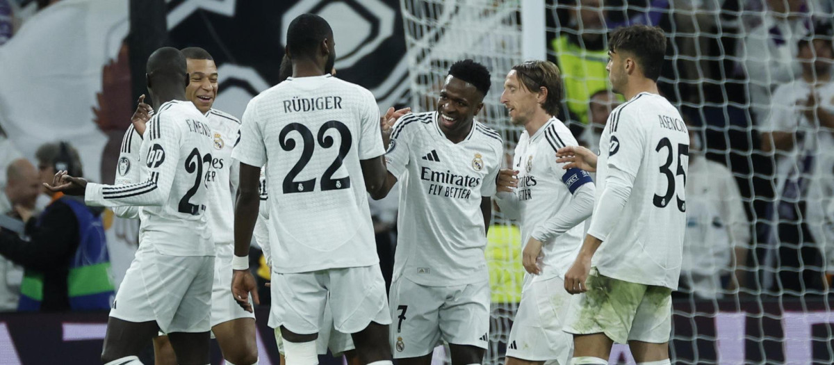Los jugadores del Real Madrid celebran un gol ante el Salzburgo