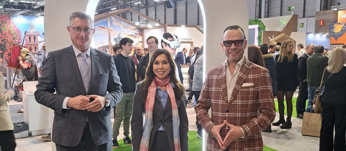 El director general de Cultura, Pedro Olloqui y la presidenta de las Cortes de Aragón, Marta Fernández