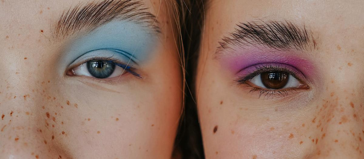 En redes sociales es común ver a niñas siguiendo rutinas de belleza como si fuesen adultas