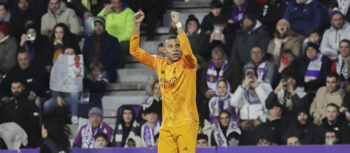 Kylian Mbappé celebra su segundo gol contra el Valladolid