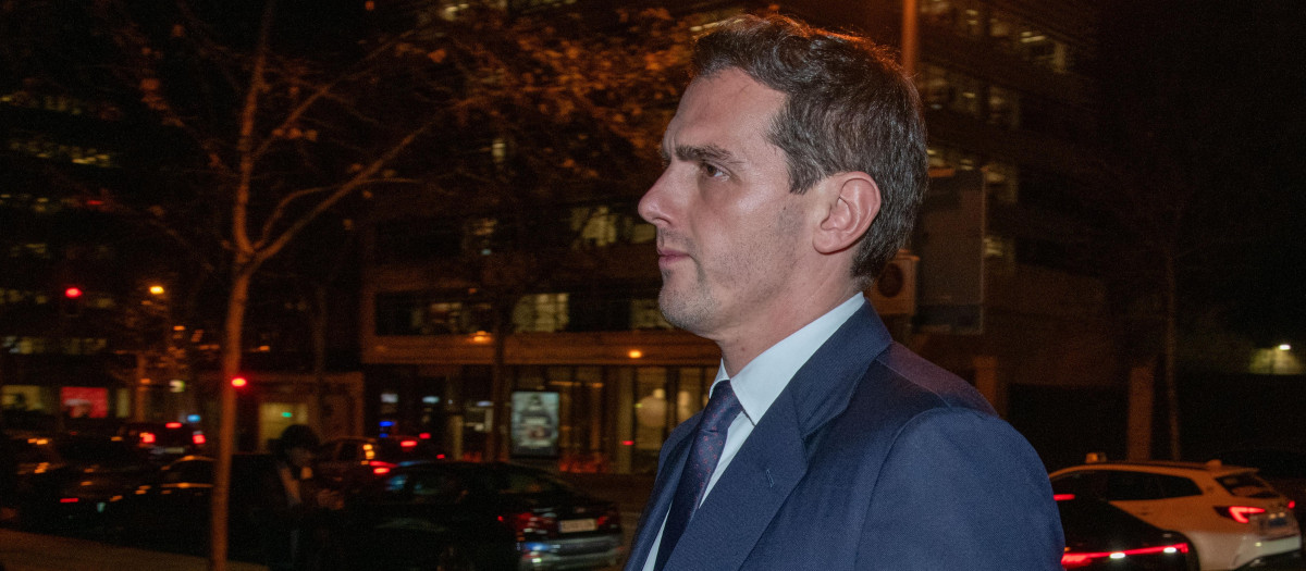 (Foto de ARCHIVO)
Albert Rivera llega a la iglesia de San Francisco de Borja para asistir a una misa en memoria del que fuera presidente de Telefónica, César Alierta, a 25 de enero de 2024, en Madrid (España)
José Oliva / Europa Press
IGLESIA;MUERTE;MISA
25/1/2024