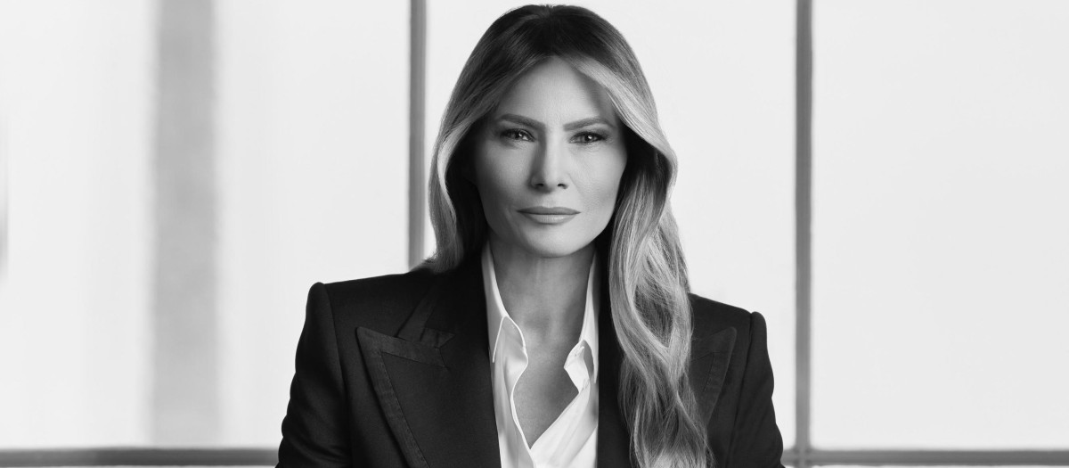 USA201. WASHINGTON (ESTADOS UNIDOS), 27/01/2025.- Fotografía cedida por la Casa Blanca donde se muestra el retrato oficial de la primera dama estadounidense, Melania Trump. La Casa Blanca presentó este lunes el retrato oficial de Melania Trump, una imagen en blanco y negro obra de la fotógrafa belga Regine Mahaux. EFE/ La Casa Blanca /SOLO USO EDITORIAL /NO VENTAS /SOLO DISPONIBLE PARA ILUSTRAR LA NOTICIA QUE ACOMPAÑA /CRÉDITO OBLIGATORIO