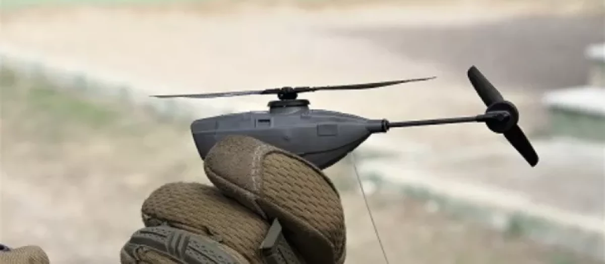 Un micro-UAV Black Hornet 3 del Ejército del Aire y del Espacio
