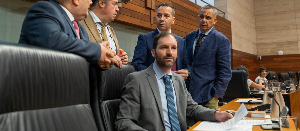 Los cinco diputados de Vox en la Asamblea de Extremadura