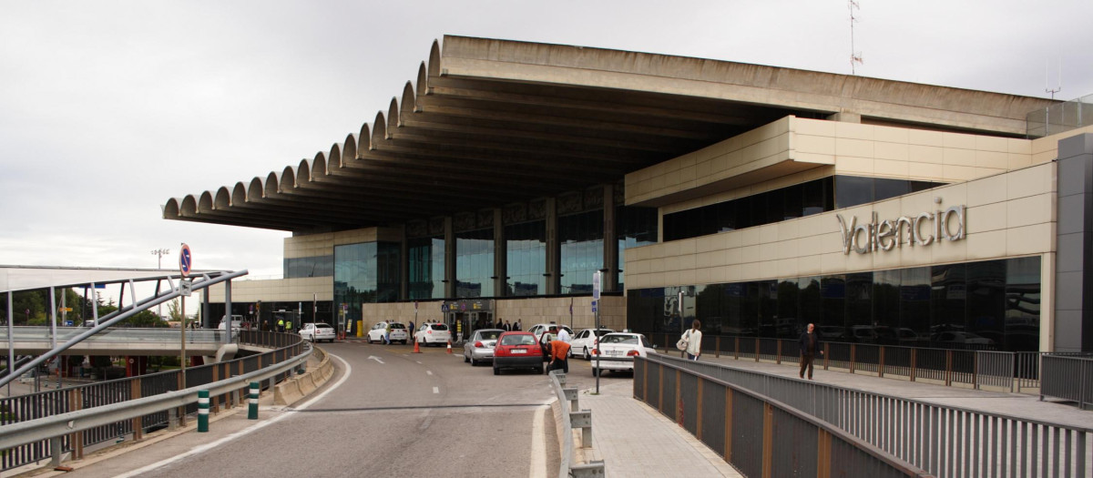 Entrada a la terminal del Aeropuerto de Manises, Valencia