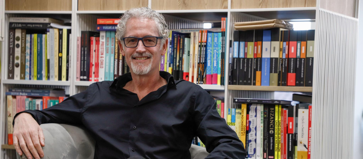 El escritor José Ángel Mañas en la entrevista con El Debate