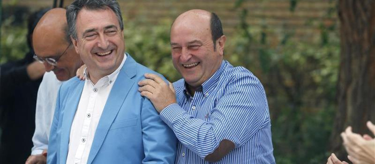 Andoni Ortuzar (derecha) y Aitor Esteban (izquierda) comparten años de amistad y carrera politica