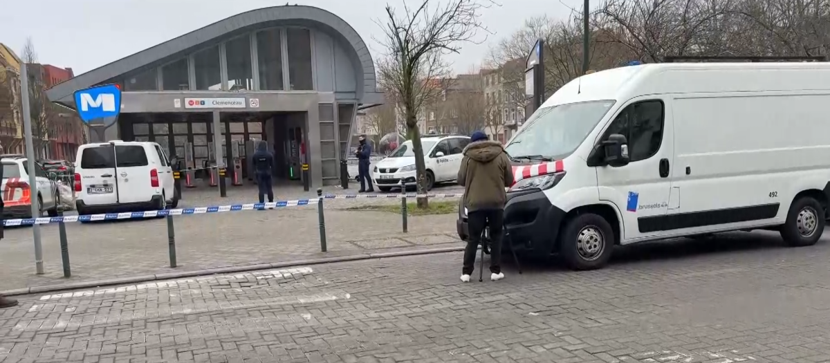 Encapuchados disparan con Kalashnikov en el metro de Bruselas y se dan a la fuga